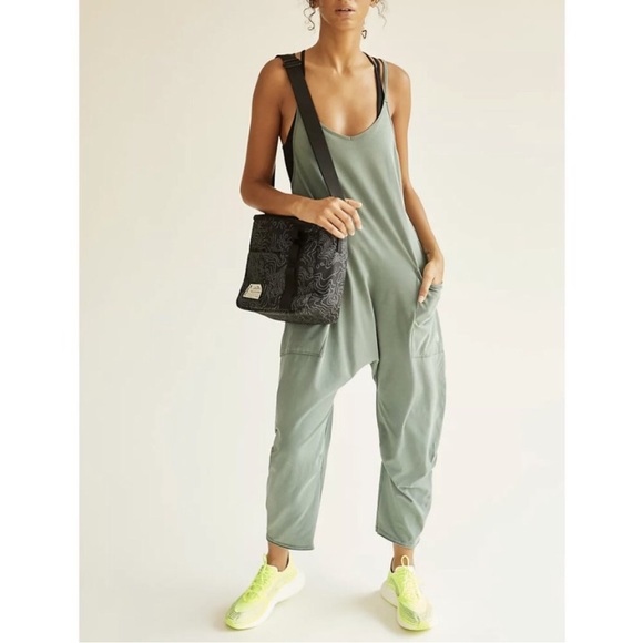 RARE! 🌲 Just Sharing FREE PEOPLE MOVEMENT LUSH PINE HOT SHOT ONESIE JUMPSUIT XS - Picture 1 of 3
